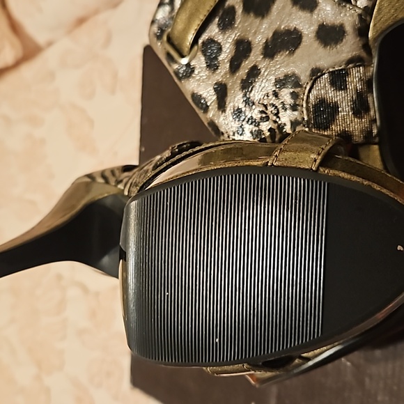 NWT high heels - Picture 4 of 4